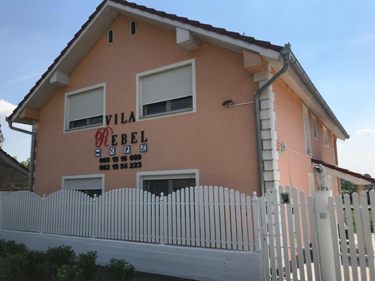 Guesthouse Rebel Deliblato Eksteriør bilde